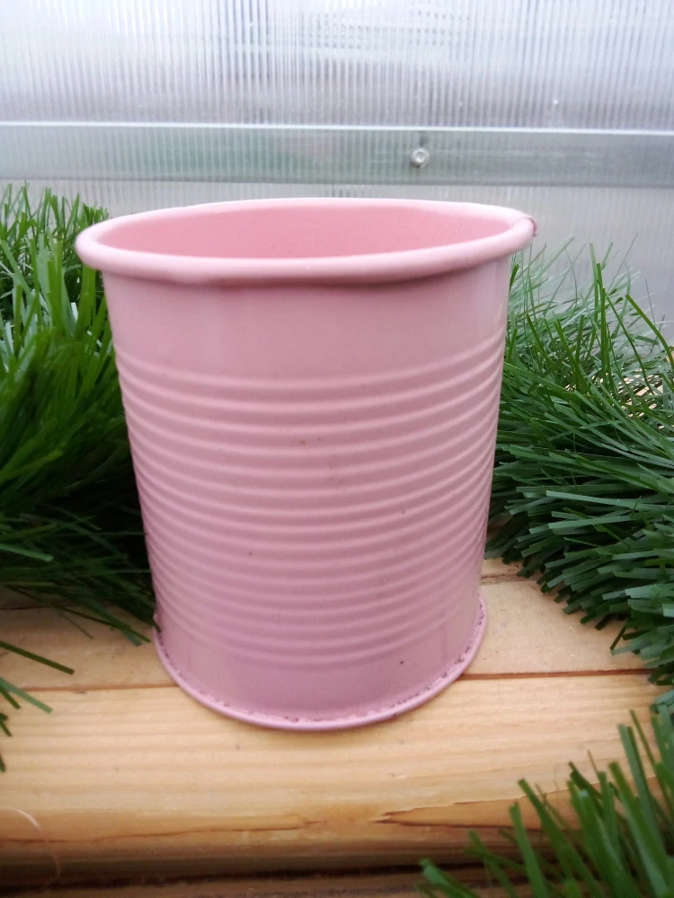 Plechový květináč růžový 8cm