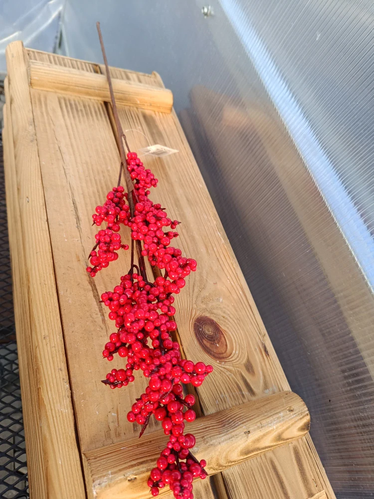 Dekorační větvička -červené bobule-  - umělá 59cm