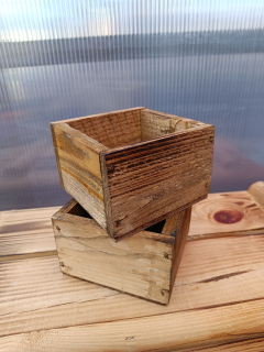 Dřevěný dekorační truhlík - přírodní čtverec 11x11cm