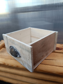 Dřevěný dekorační truhlík - šuplík bilý 18x18cm