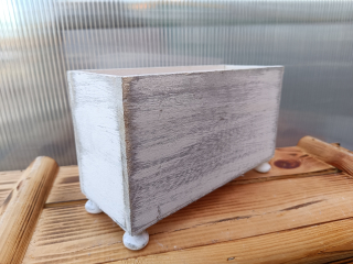 Dřevěný dekorační truhlík bílý - obdelník na nožkách 23x9cm
