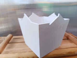 Dřevěný dekorační truhlík bílý 18x18cm