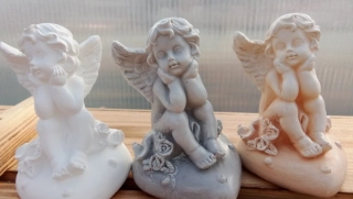 Andělíček - sádrová figurka v.9cm šedý