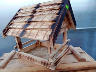 Dřevěná ptačí budka - krmítko 33x30
