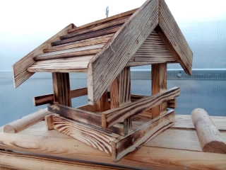 Dřevěná ptačí budka - krmítko 27x25